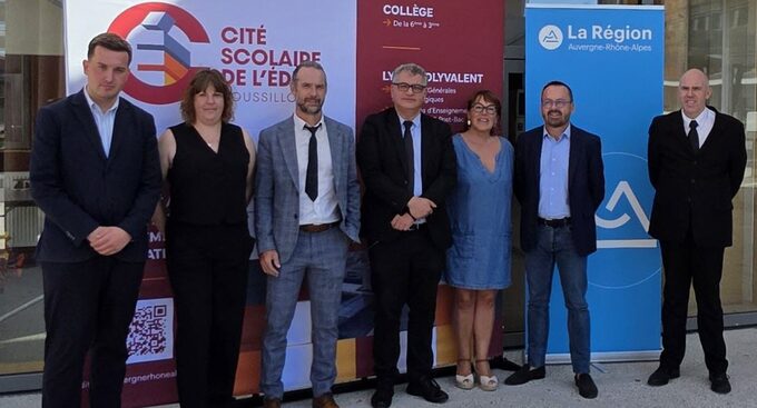 yannick-neuder-sylvie-dezarnaud-et-paul-madinier-ont-ete-recus-par-l-equipe-de-direction-de-la-cite-scolaire-photo-marius-jouffrey-1788541349.jpg