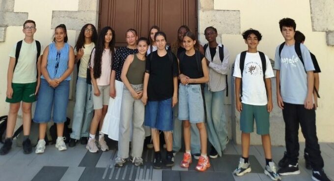 les-eleves-devant-le-tribunal-de-vienne-photo-maryline-clain-1781544221.jpg